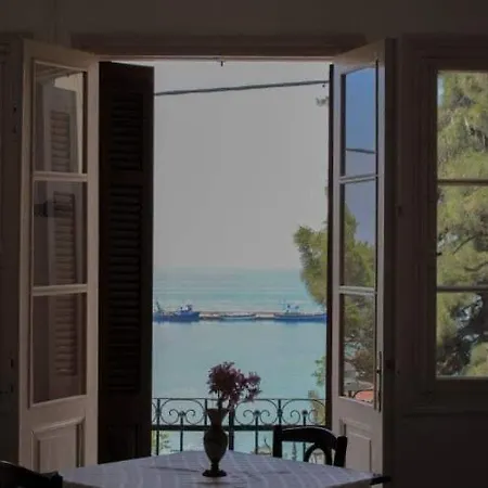 στρατής
